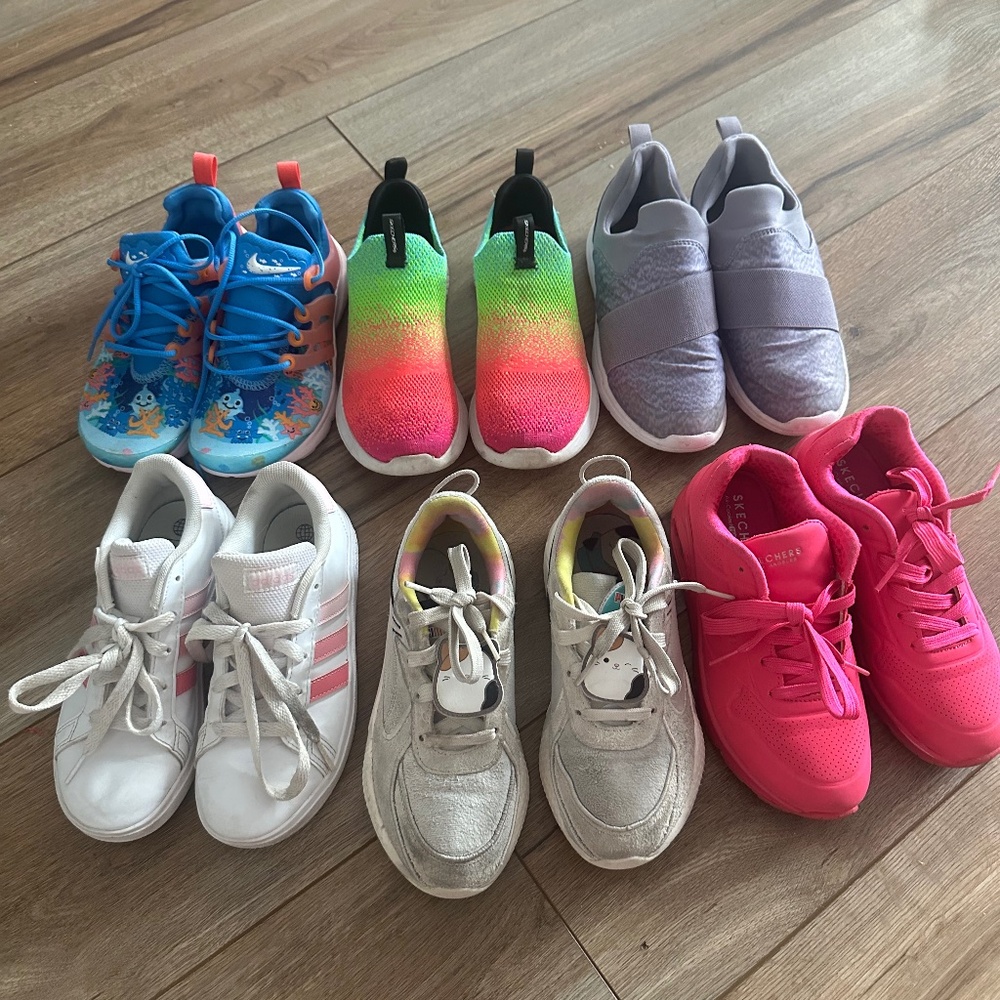 6 pairs of girls shoes